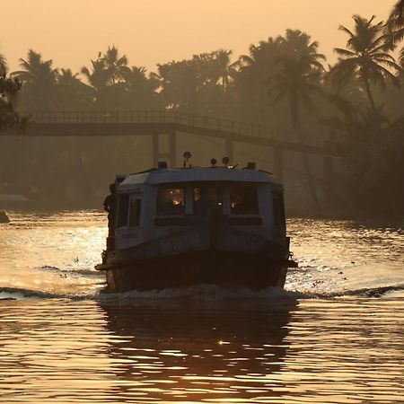 Marari Houseboat Hotel Mararikulam Kültér fotó