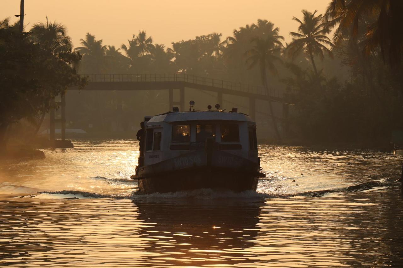 Marari Houseboat Hotel Mararikulam Kültér fotó