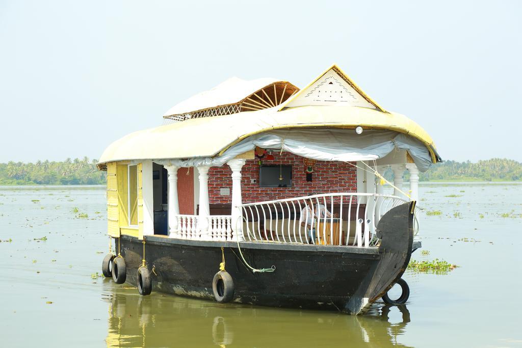 Marari Houseboat Hotel Mararikulam Szoba fotó