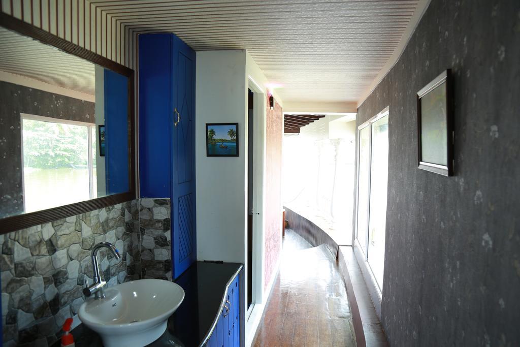 Marari Houseboat Hotel Mararikulam Kültér fotó