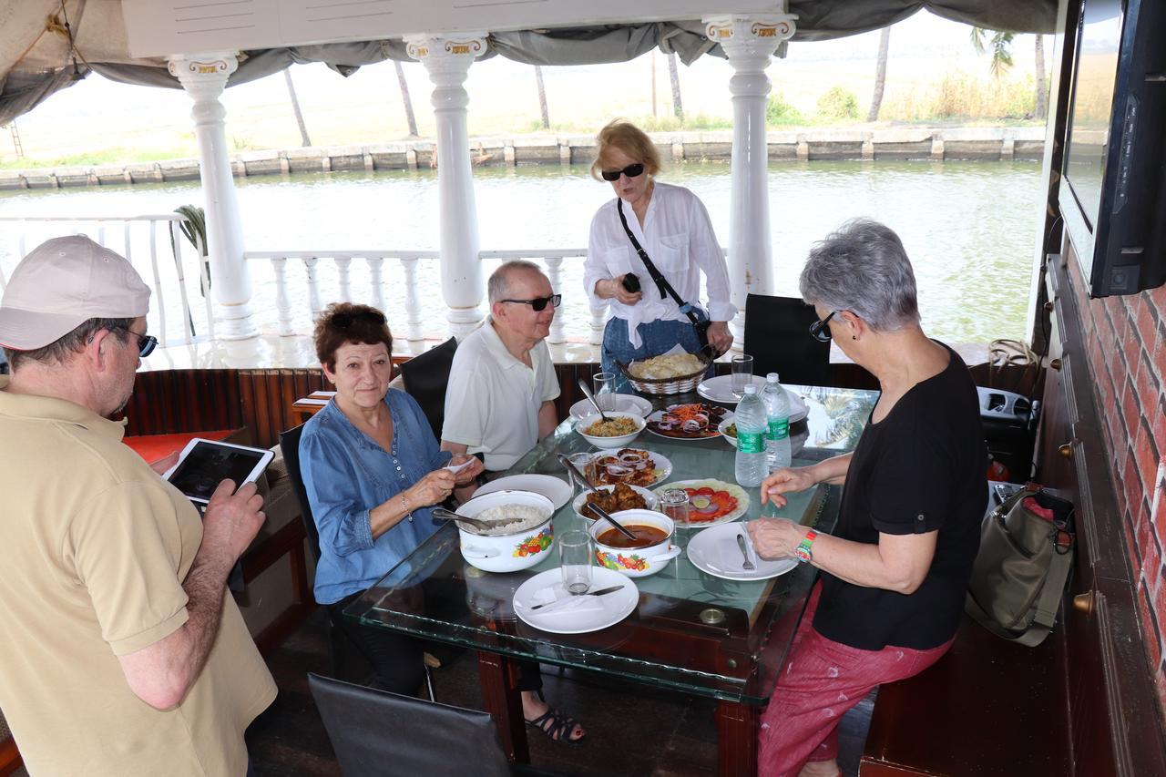 Marari Houseboat Hotel Mararikulam Kültér fotó